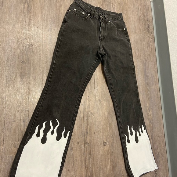 HAND PAINTED FLAME BOTTOM JEANS - Picture 4 of 4